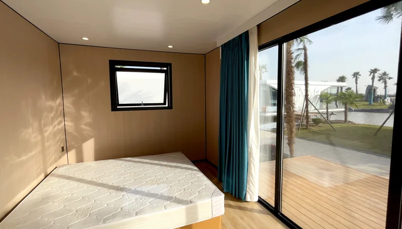 A9 Apple Cabin 7